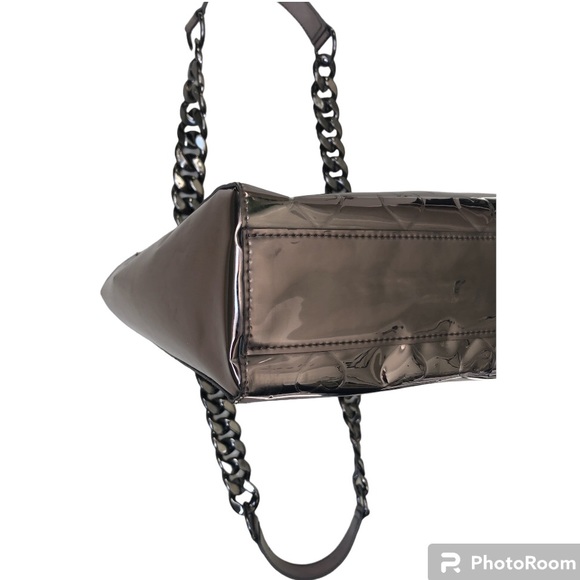 Marc by Marc Jacobs Metallic Tote, with Chain Straps, EUC like new - Picture 6 of 12